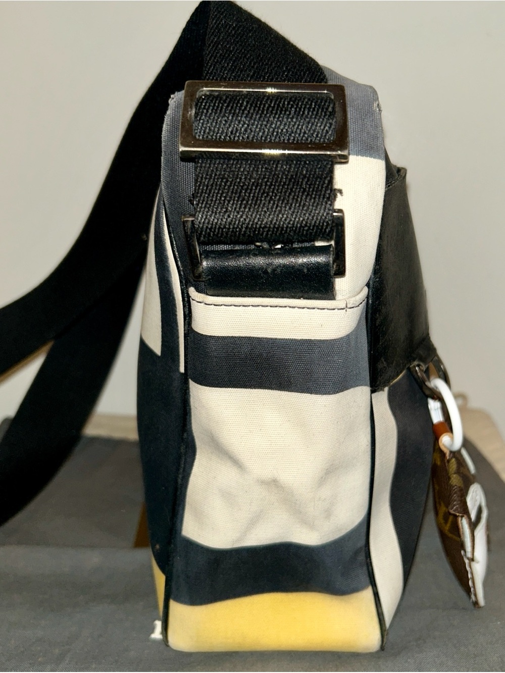 Bally BizzyB Leather Canvas Adjustable Shoulder Bag. LV Dog Charm included - Picture 6 of 13